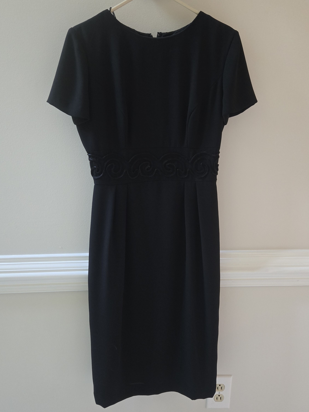 Donna Morgan Black Short-Sleeve Midi Sheath Dress